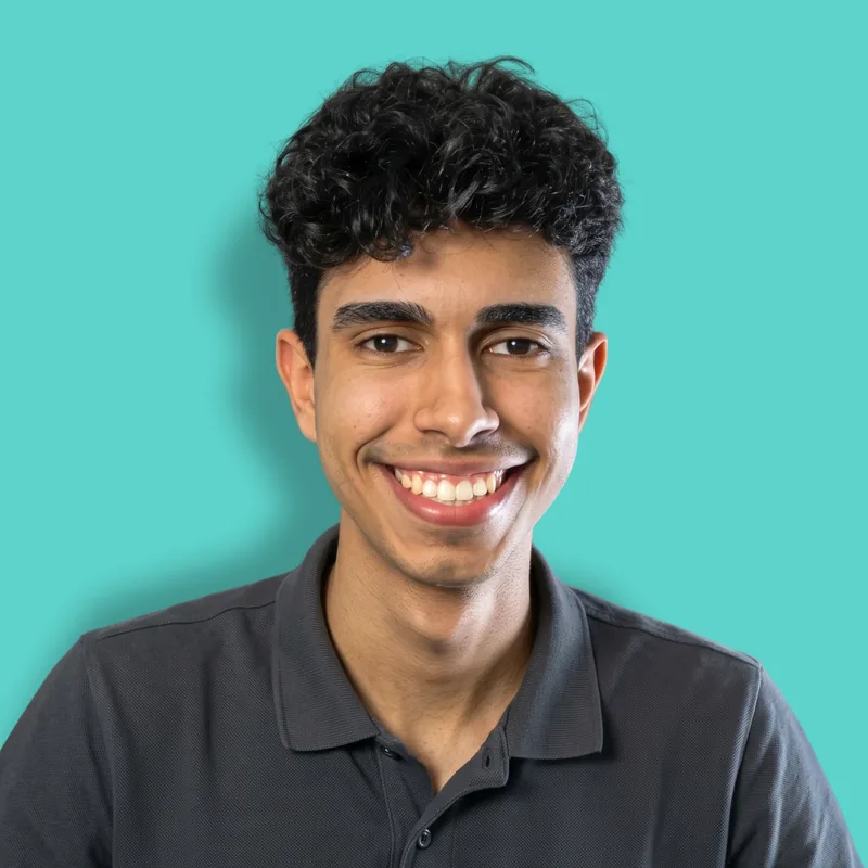 Vítor Cavalcanti sorrindo